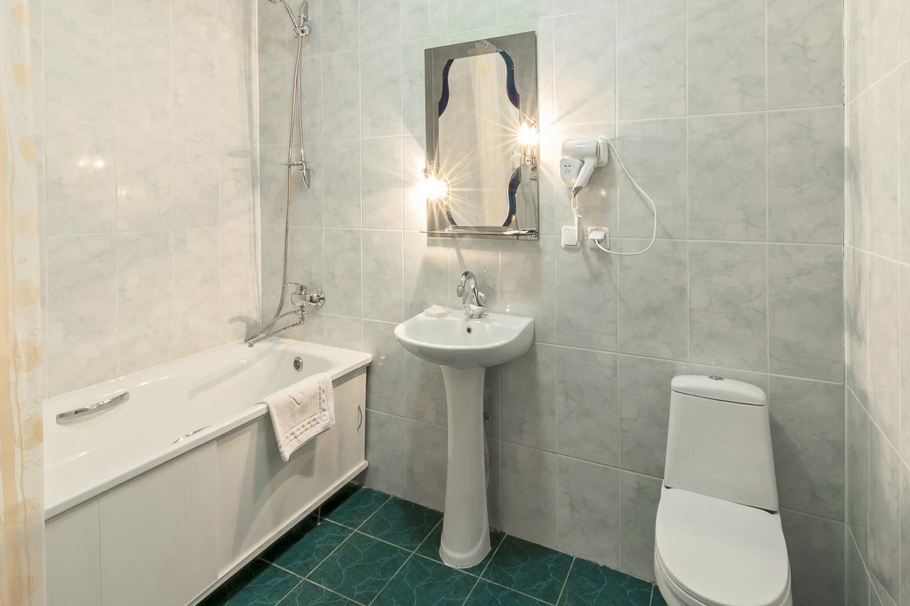 Centralny Hotel Krivij Rih Kültér fotó