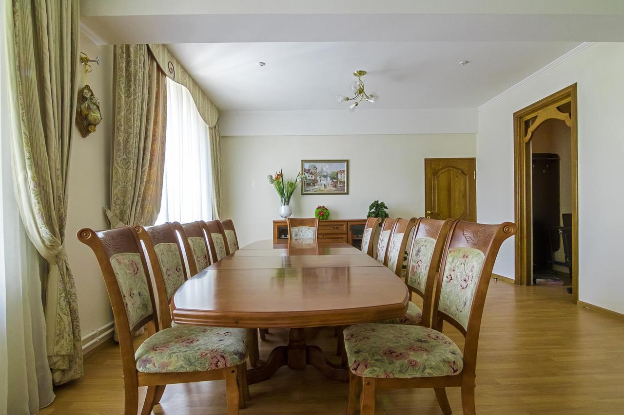 Centralny Hotel Krivij Rih Kültér fotó